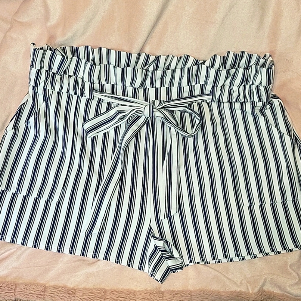 Express paperbag waist shorts